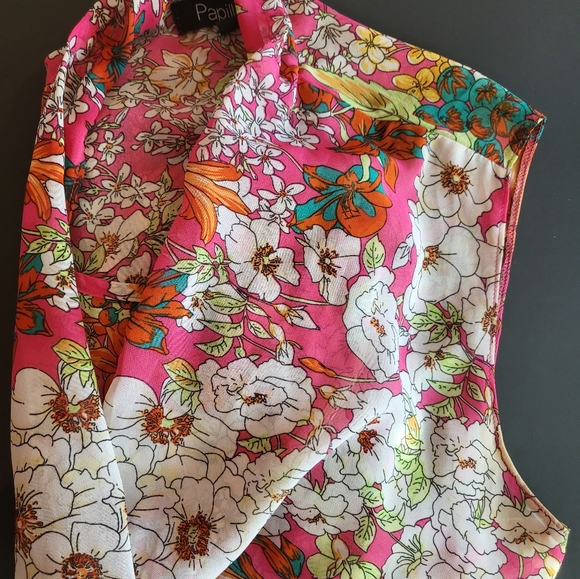 Papillon Blanc $6 Sleeveless Blouse - Wrap - Picture 10 of 10